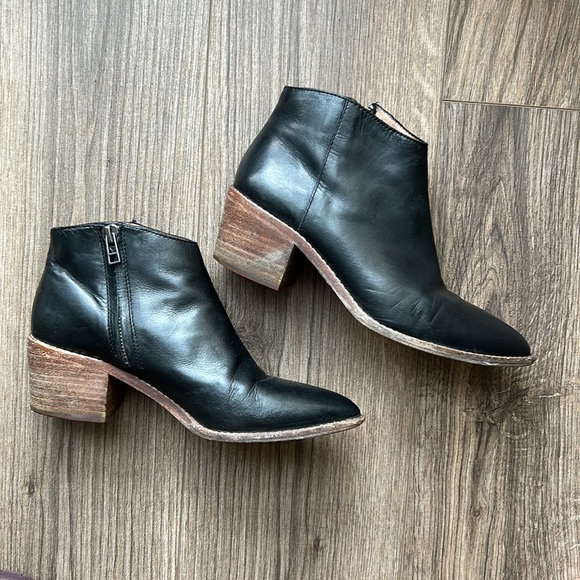 Madewell Black Leather Ankle Boots | 6.5 - Picture 7 of 7